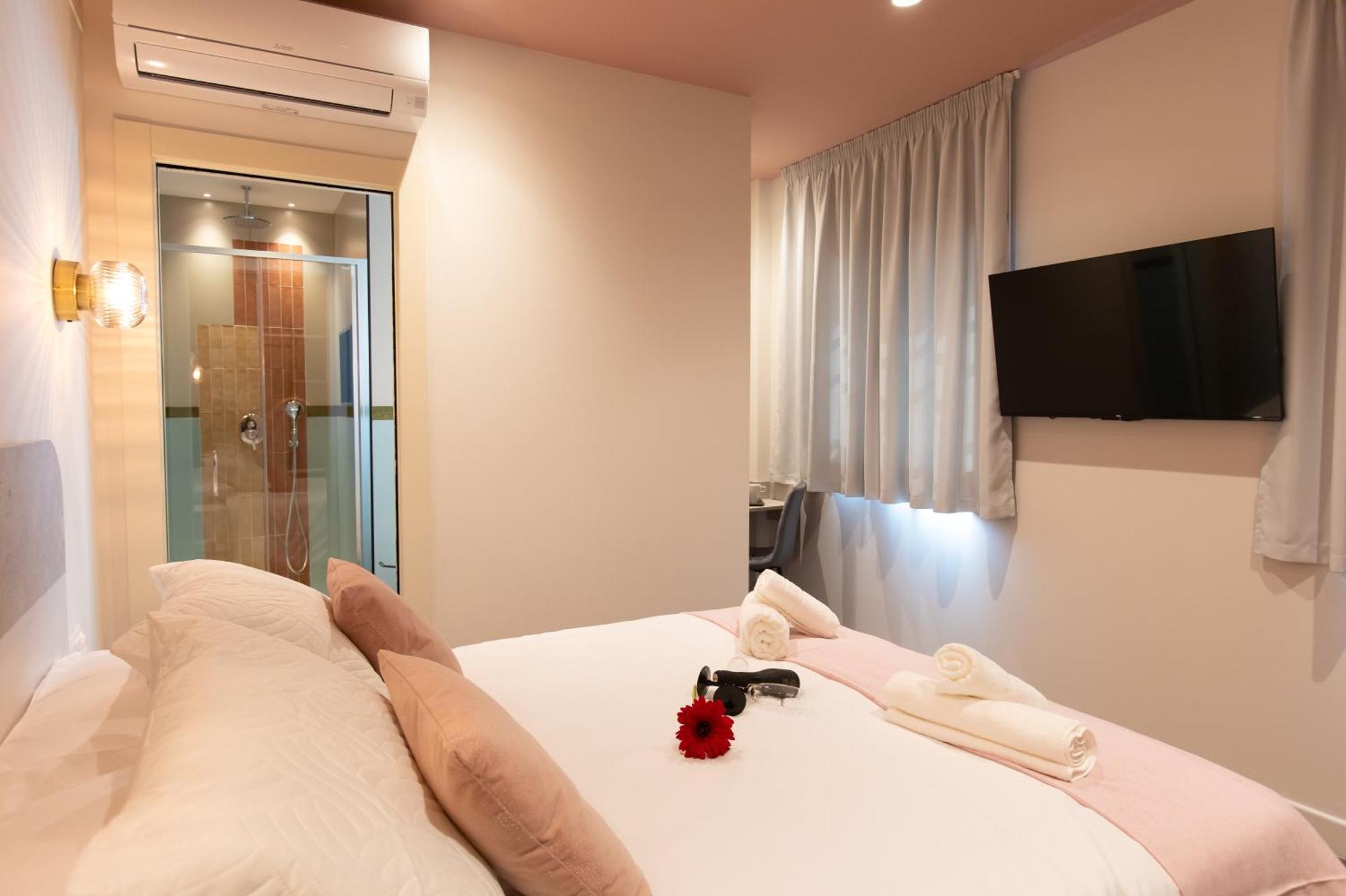 Boutique Rooms Playa Burriana Nerja Bagian luar foto