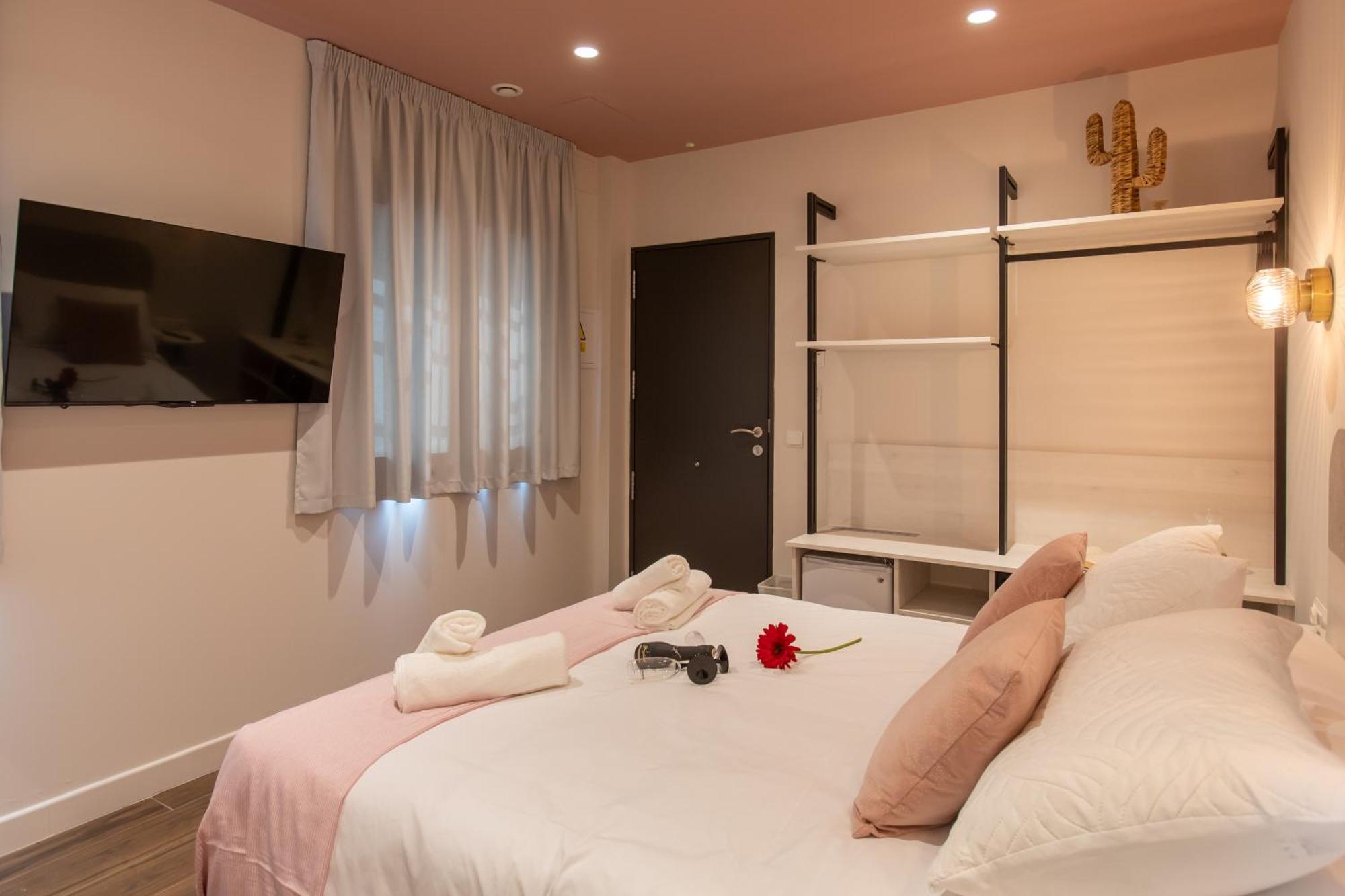 Boutique Rooms Playa Burriana Nerja Bagian luar foto