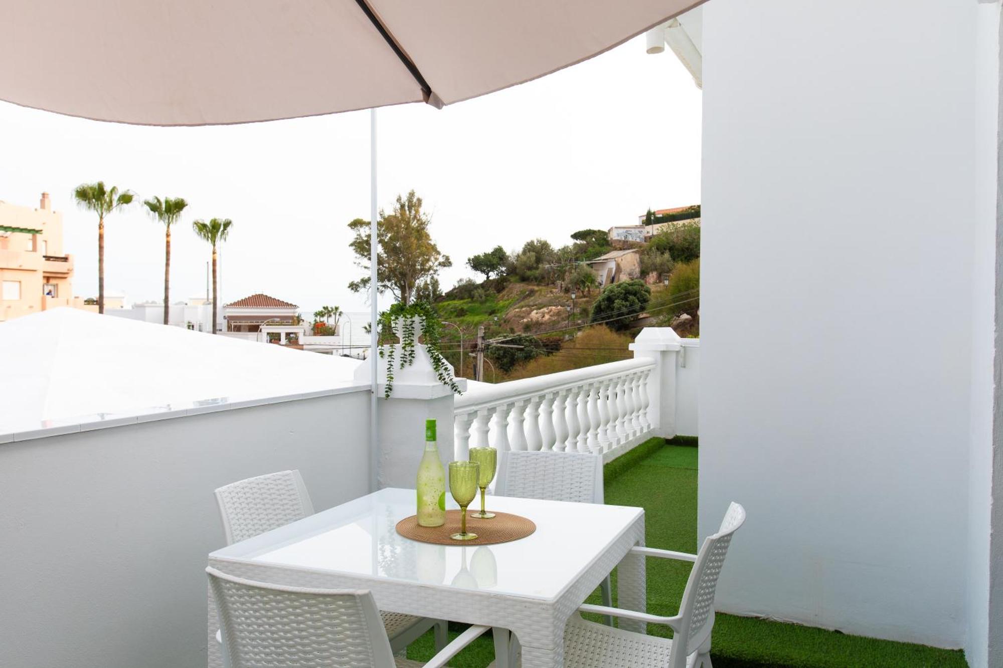 Boutique Rooms Playa Burriana Nerja Bagian luar foto
