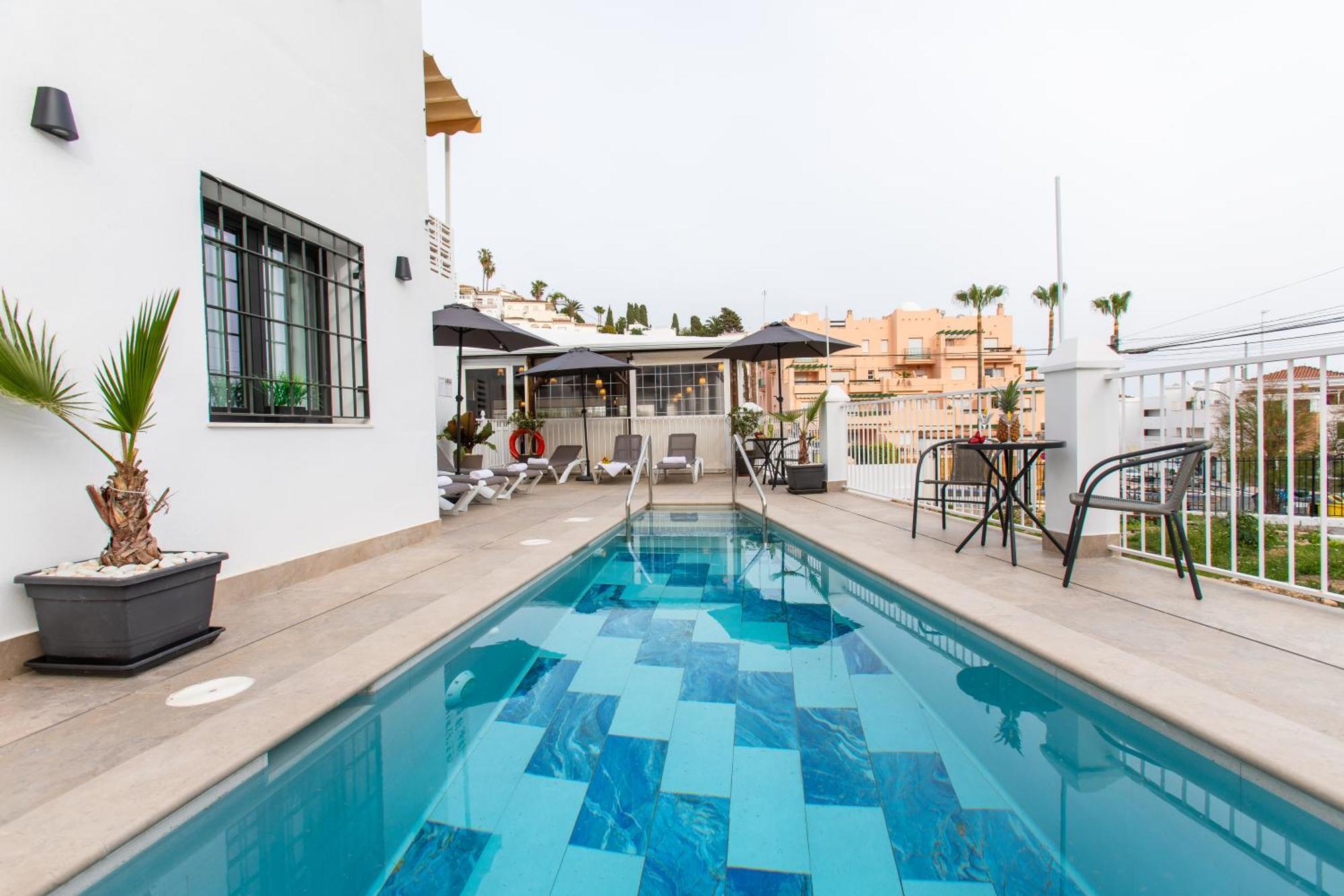 Boutique Rooms Playa Burriana Nerja Bagian luar foto