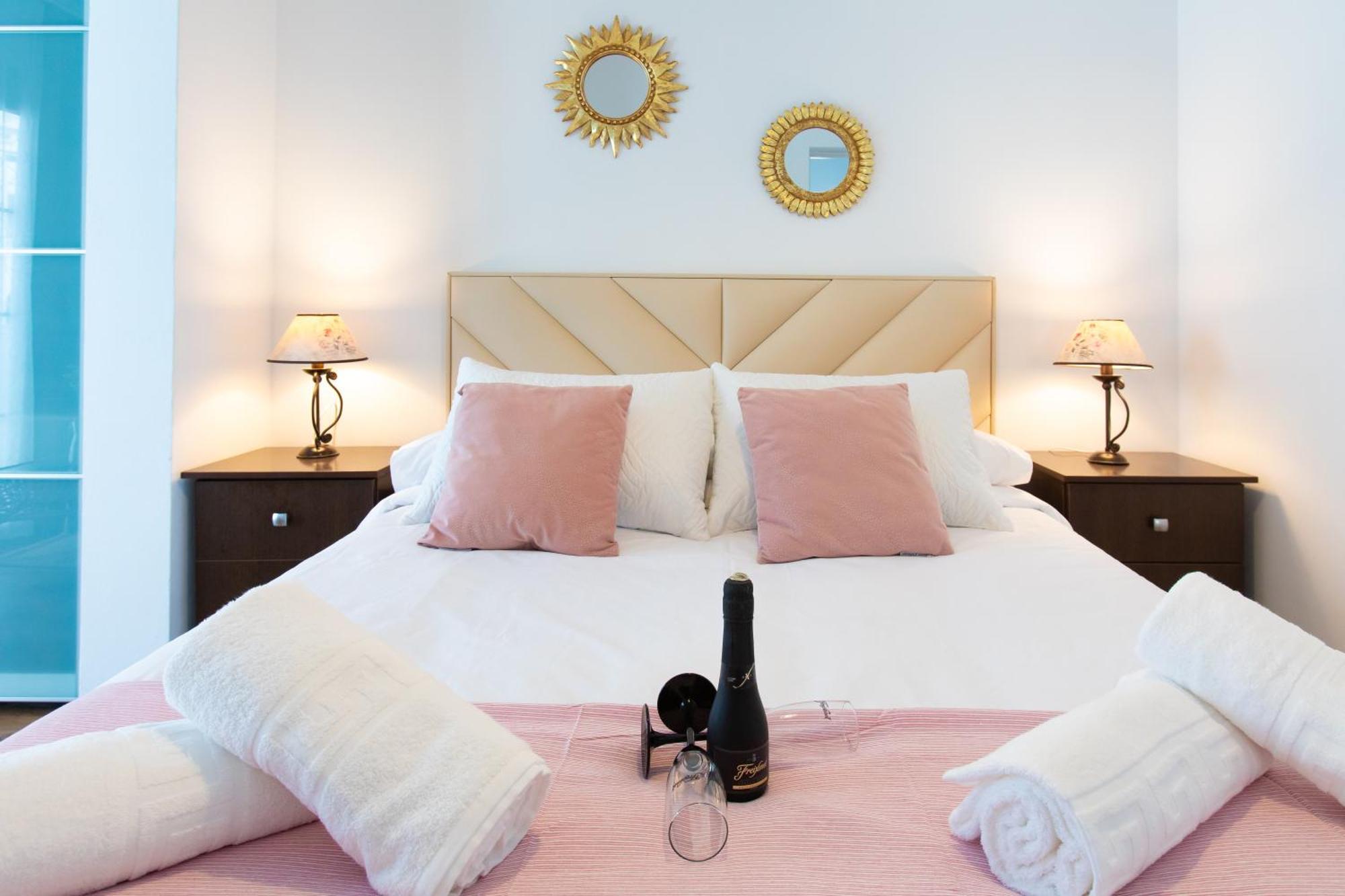 Boutique Rooms Playa Burriana Nerja Bagian luar foto