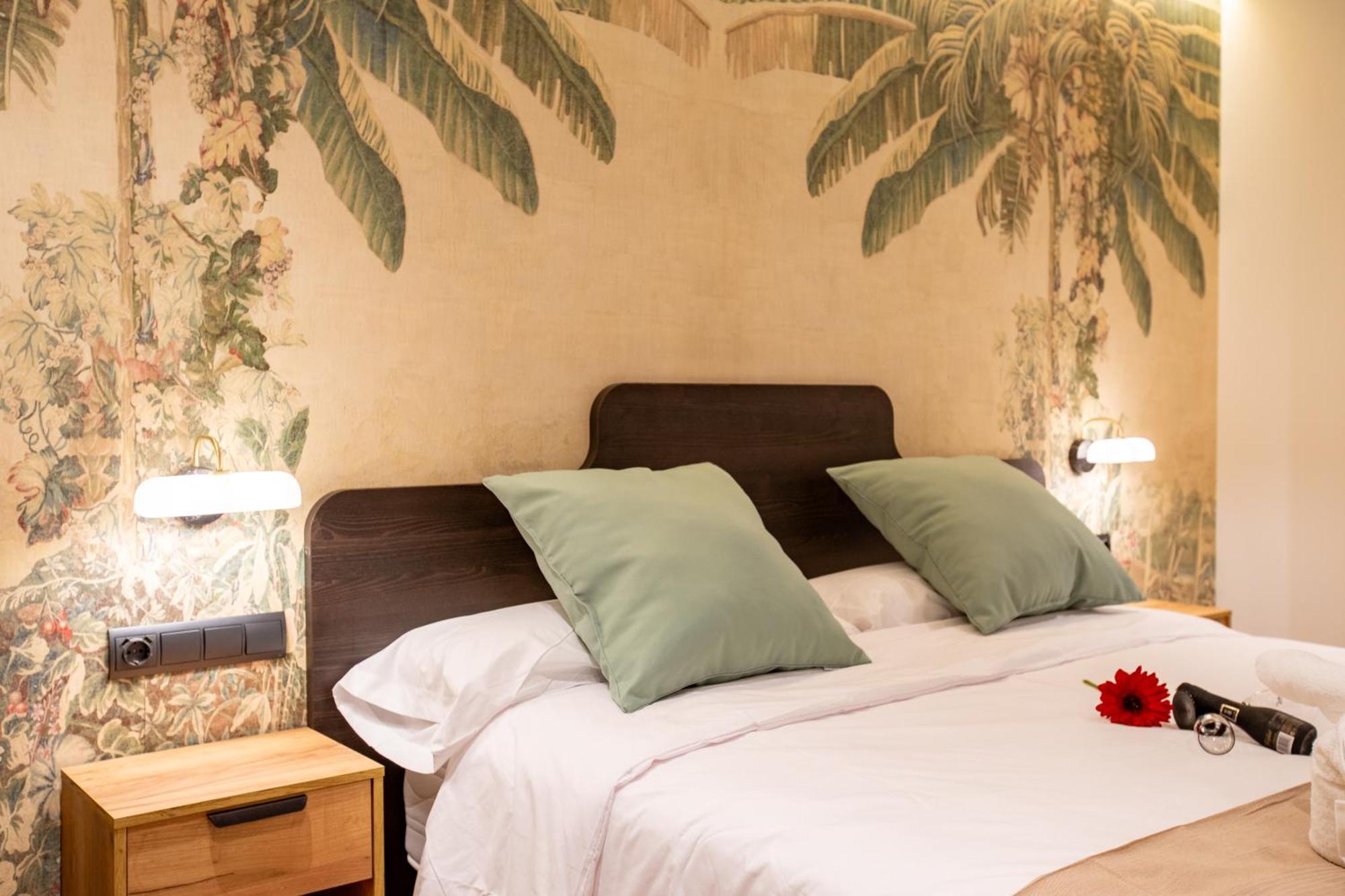 Boutique Rooms Playa Burriana Nerja Bagian luar foto