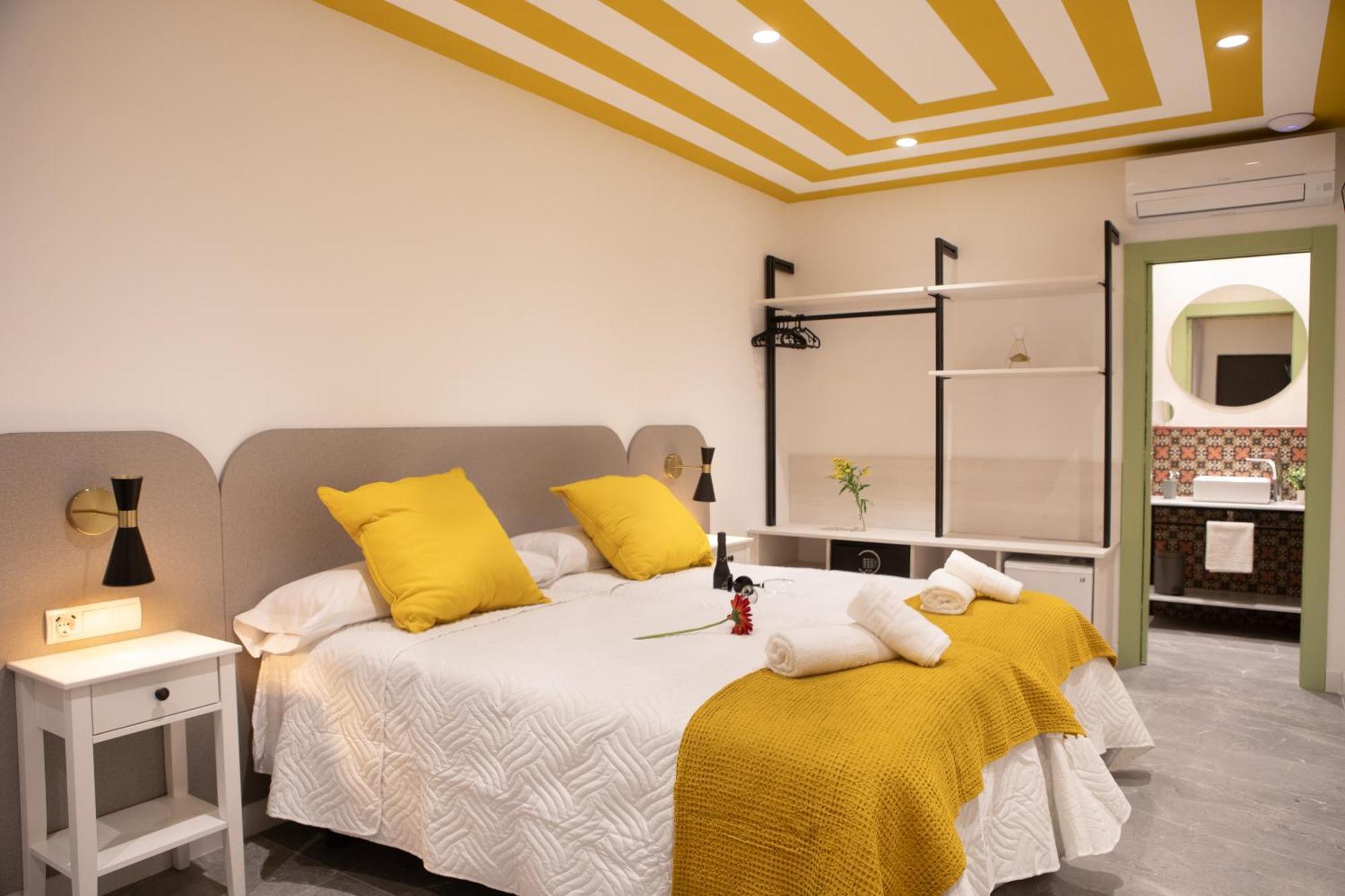 Boutique Rooms Playa Burriana Nerja Bagian luar foto