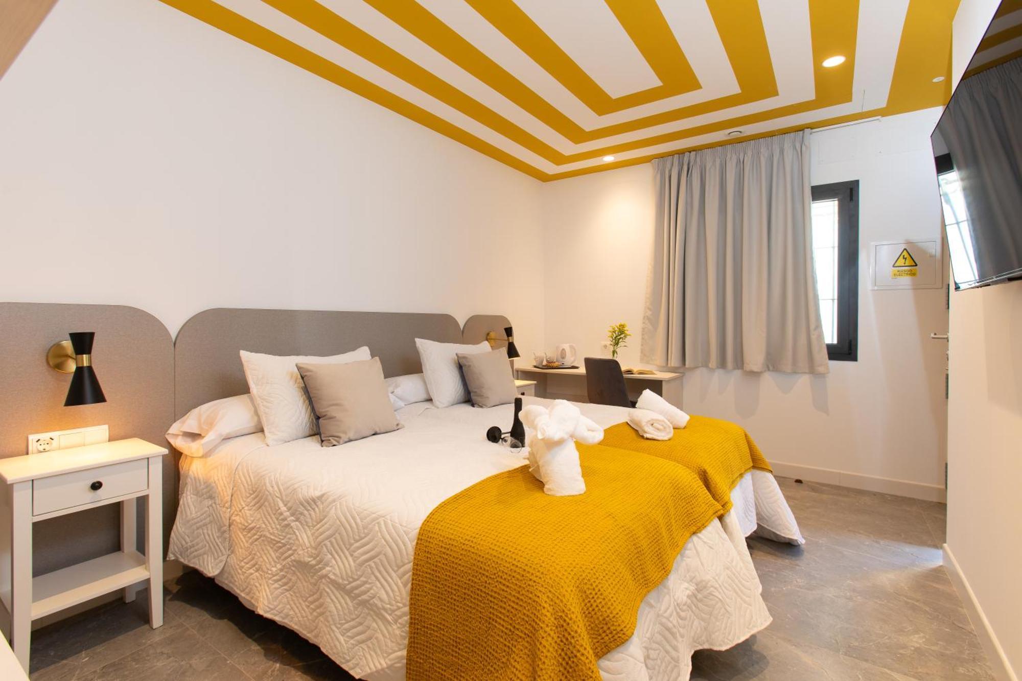 Boutique Rooms Playa Burriana Nerja Bagian luar foto