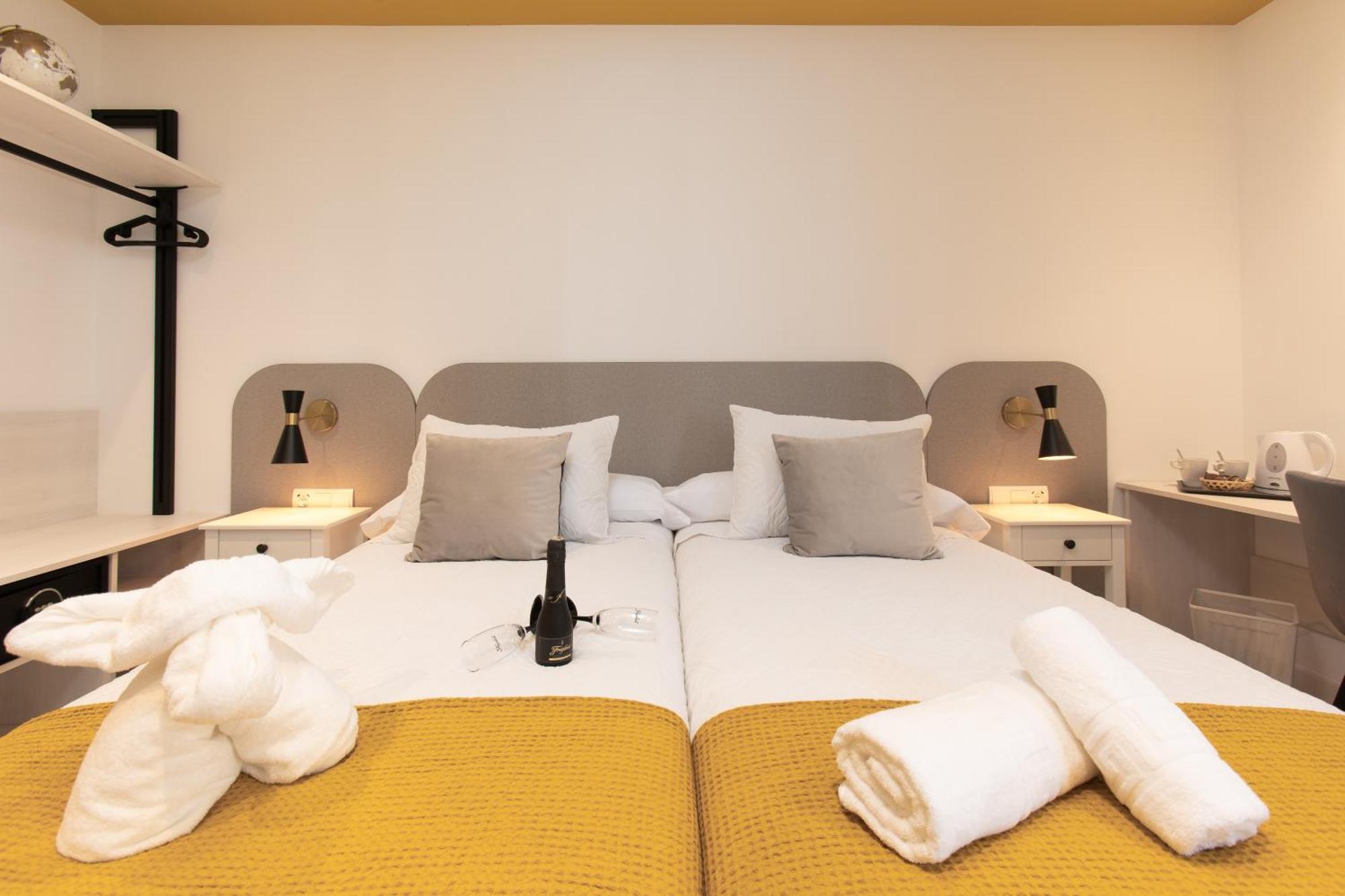 Boutique Rooms Playa Burriana Nerja Bagian luar foto