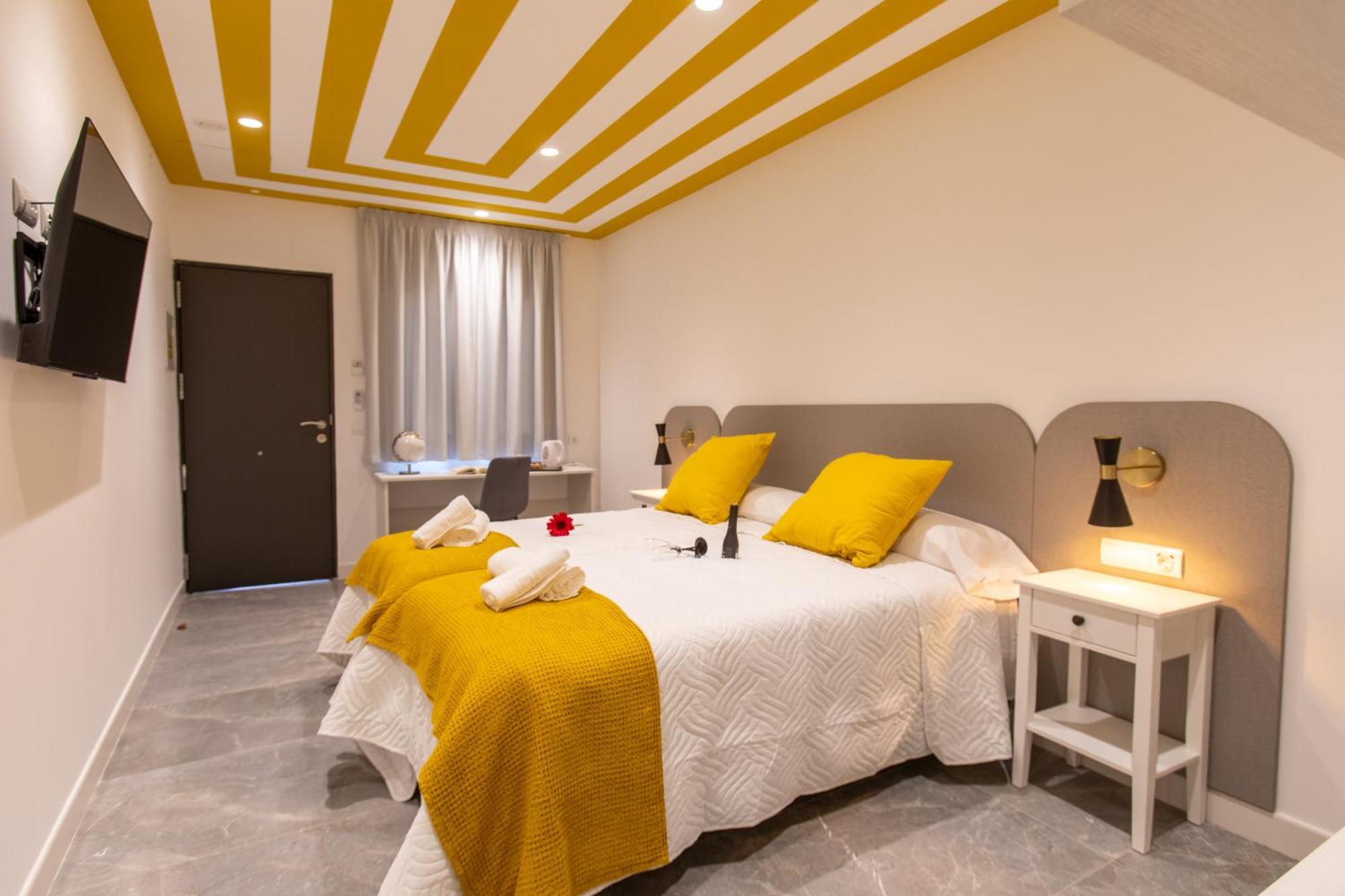 Boutique Rooms Playa Burriana Nerja Bagian luar foto