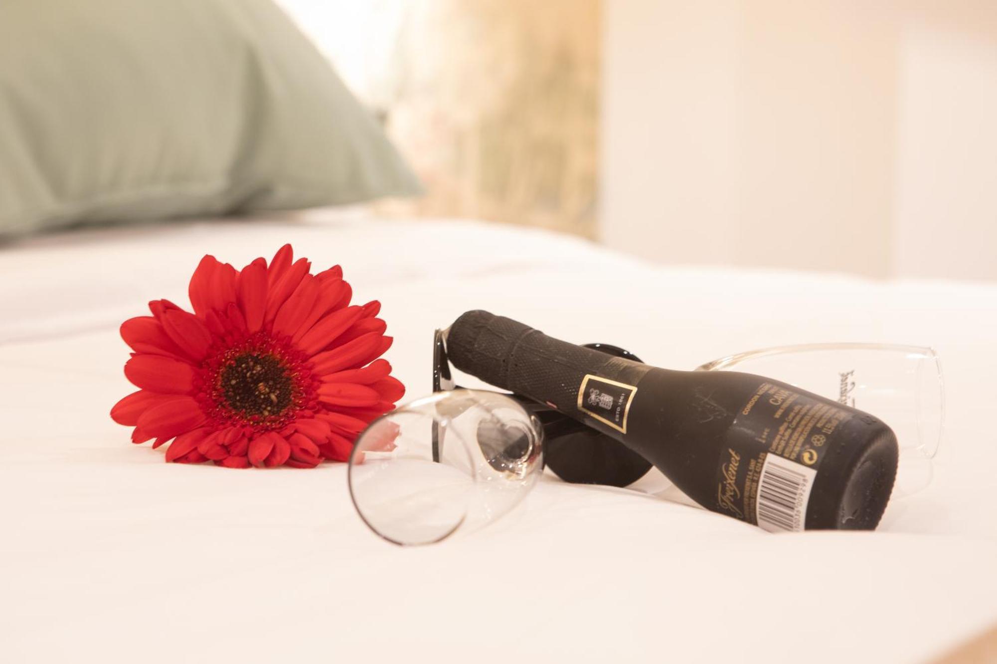 Boutique Rooms Playa Burriana Nerja Bagian luar foto