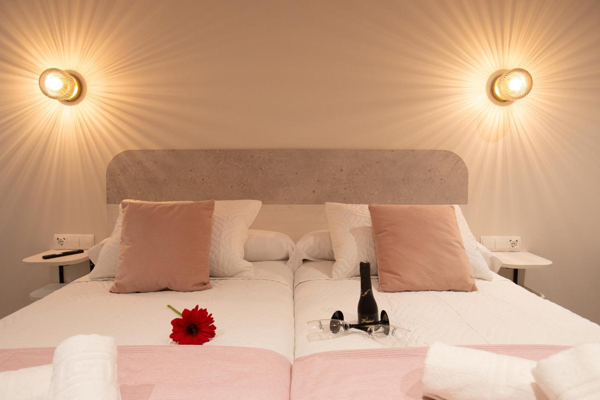 Boutique Rooms Playa Burriana Nerja Bagian luar foto