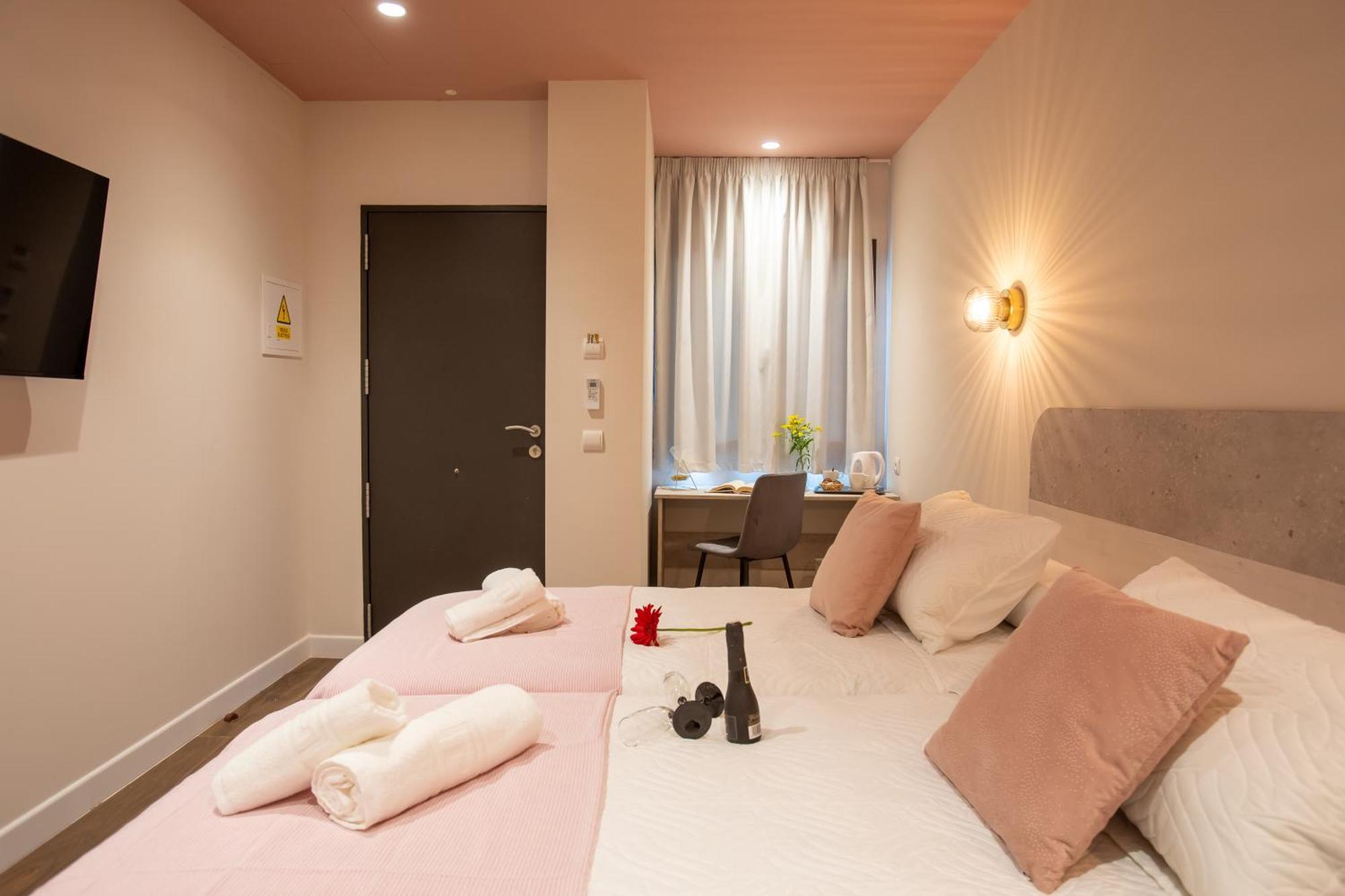 Boutique Rooms Playa Burriana Nerja Bagian luar foto